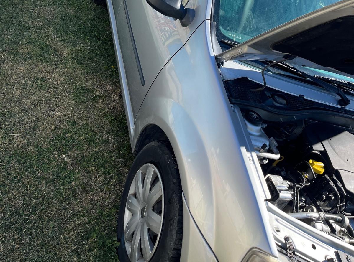 Foto de RENAULT LOGAN Pack I 2013, color gris, en San Juan