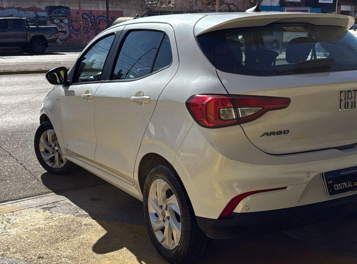 Foto de FIAT ARGO DRIVE 2018, color blanco, en San Juan