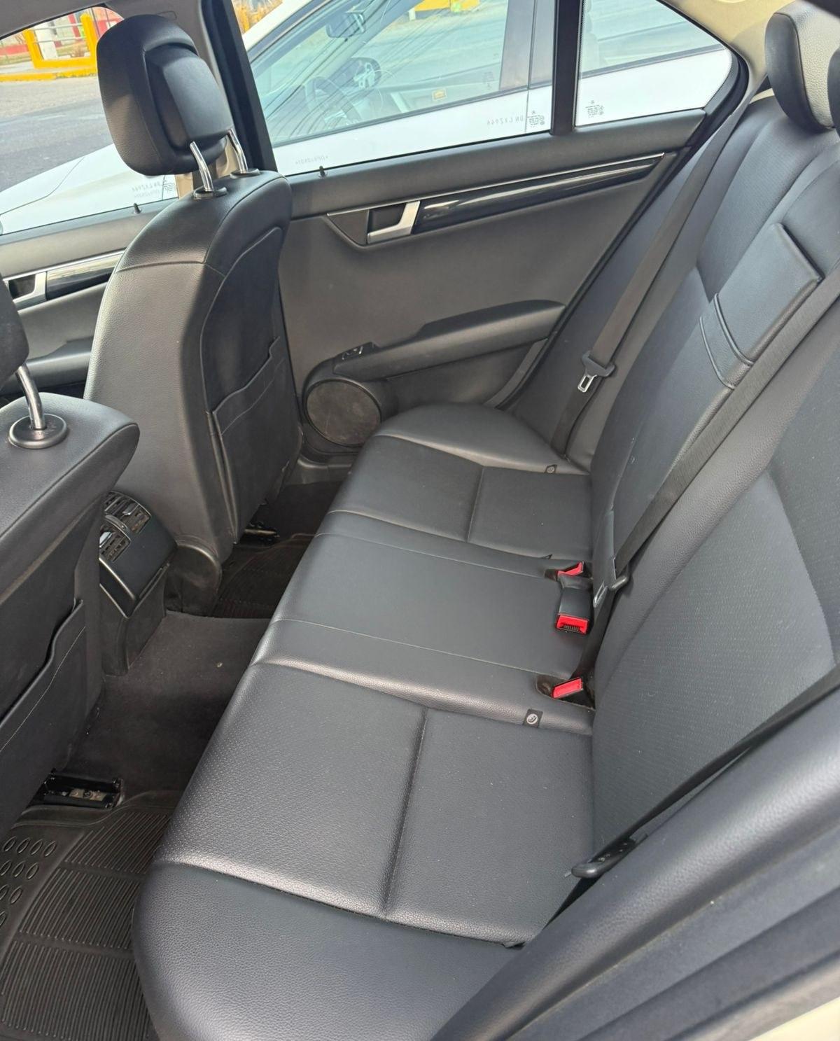 Foto de MERCEDES BENZ C C200BLU E EFFIENCY 4 PTAS 2012, color blanco, en San Juan