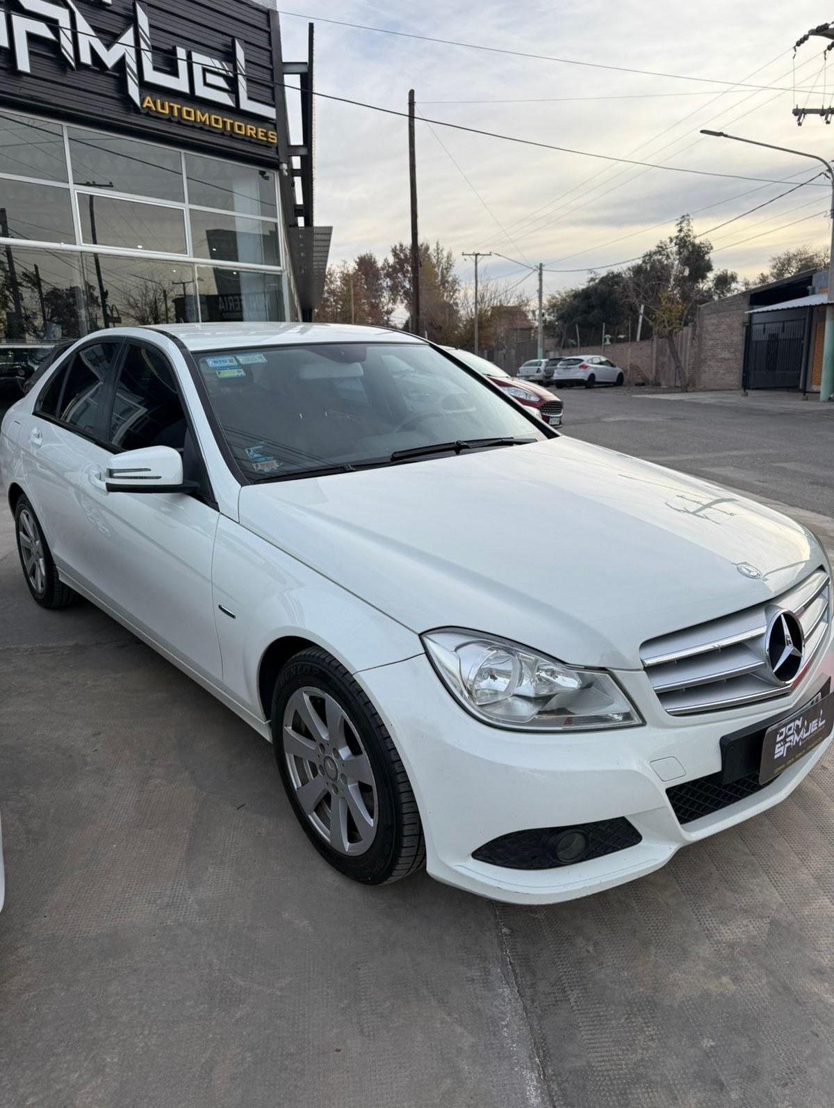 Foto de MERCEDES BENZ C C200BLU E EFFIENCY 4 PTAS 2012, color blanco, en San Juan