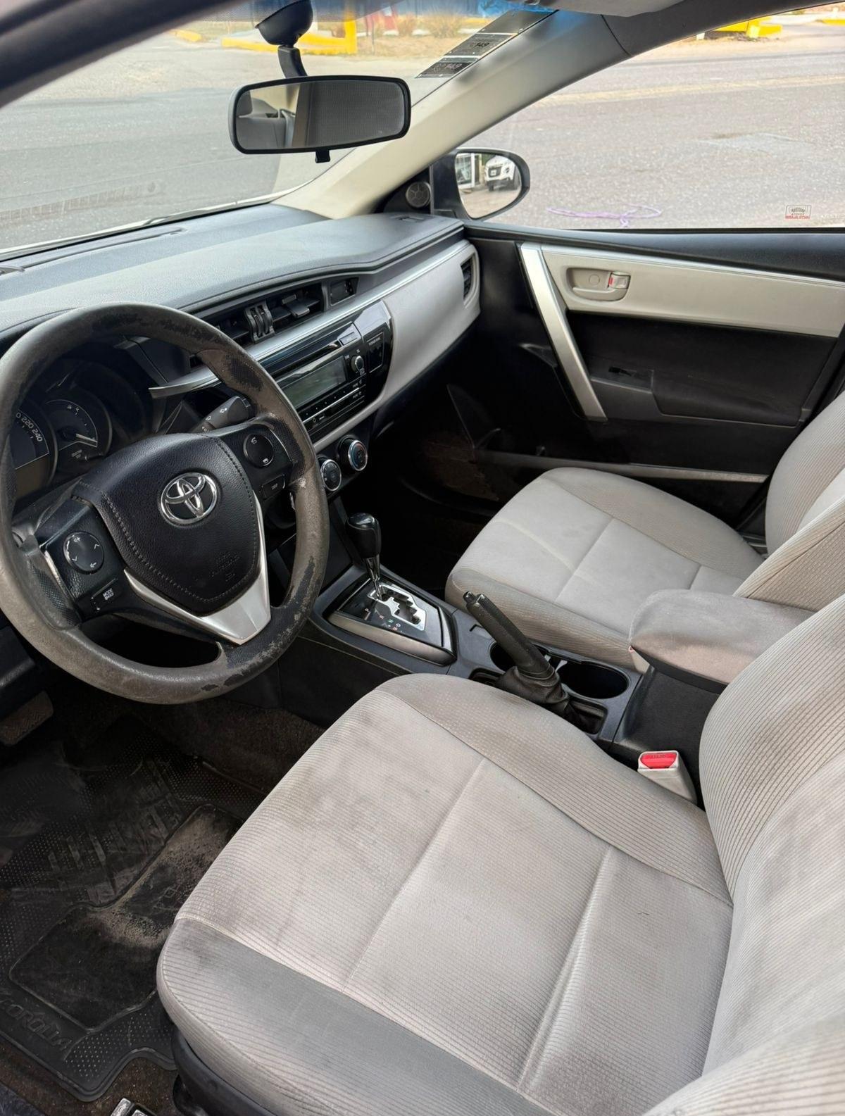 Foto de TOYOTA COROLLA XLI 1,8  CVT 2016, color blanco, en San Juan
