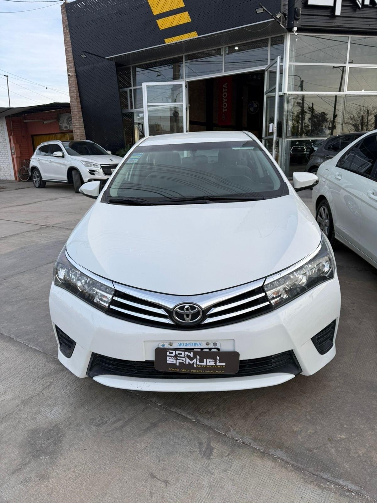 Foto de TOYOTA COROLLA XLI 1,8  CVT 2016, color blanco, en San Juan
