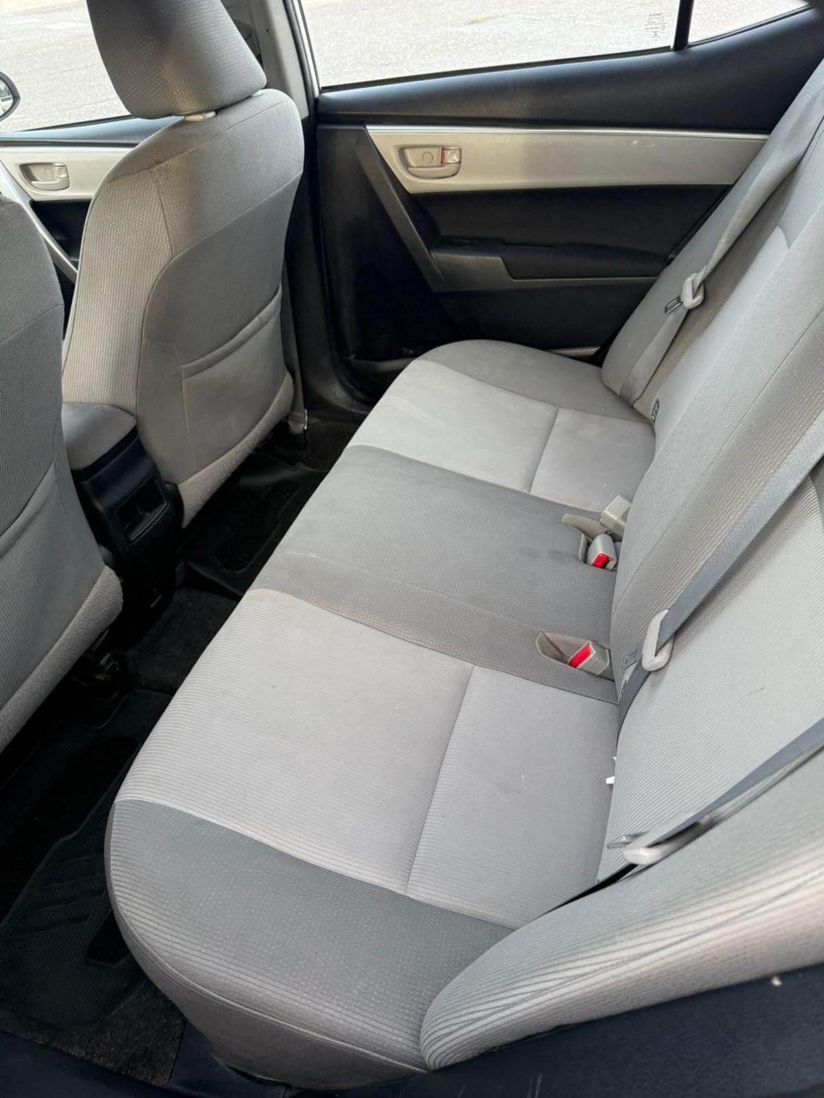Foto de TOYOTA COROLLA XLI 1,8  CVT 2016, color blanco, en San Juan