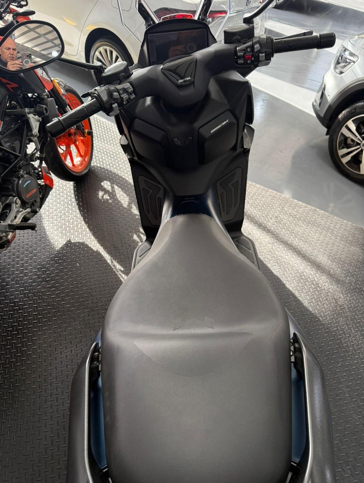 Foto de BETA SCOOTER ZONTE 350 2025, color azul, en San Juan