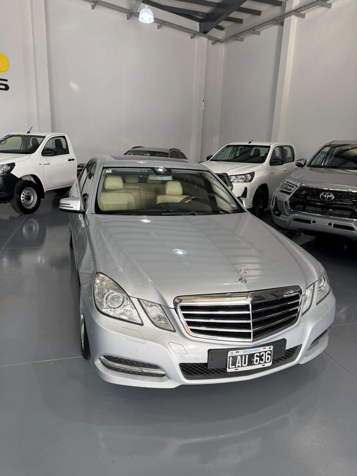 Foto de MERCEDES BENZ E E250 CGI BLUE EFFICIENCY 2012, color gris, en San Juan