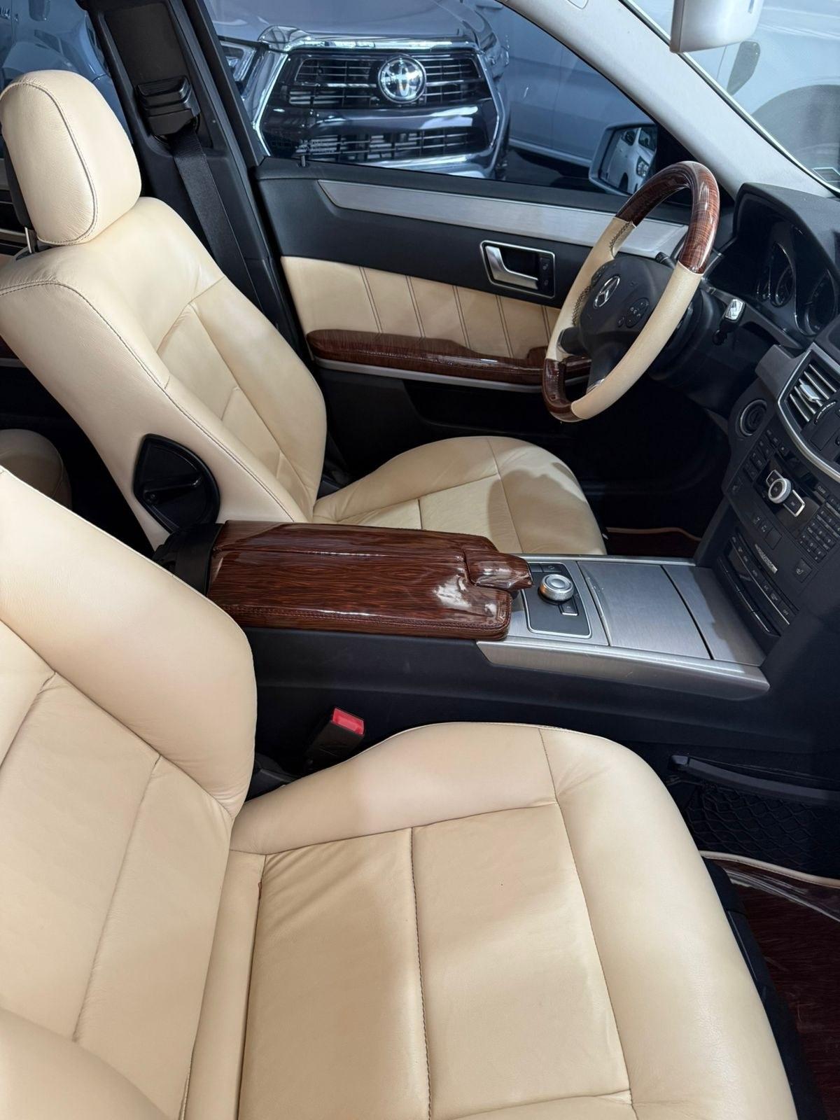Foto de MERCEDES BENZ E E250 CGI BLUE EFFICIENCY 2012, color gris, en San Juan