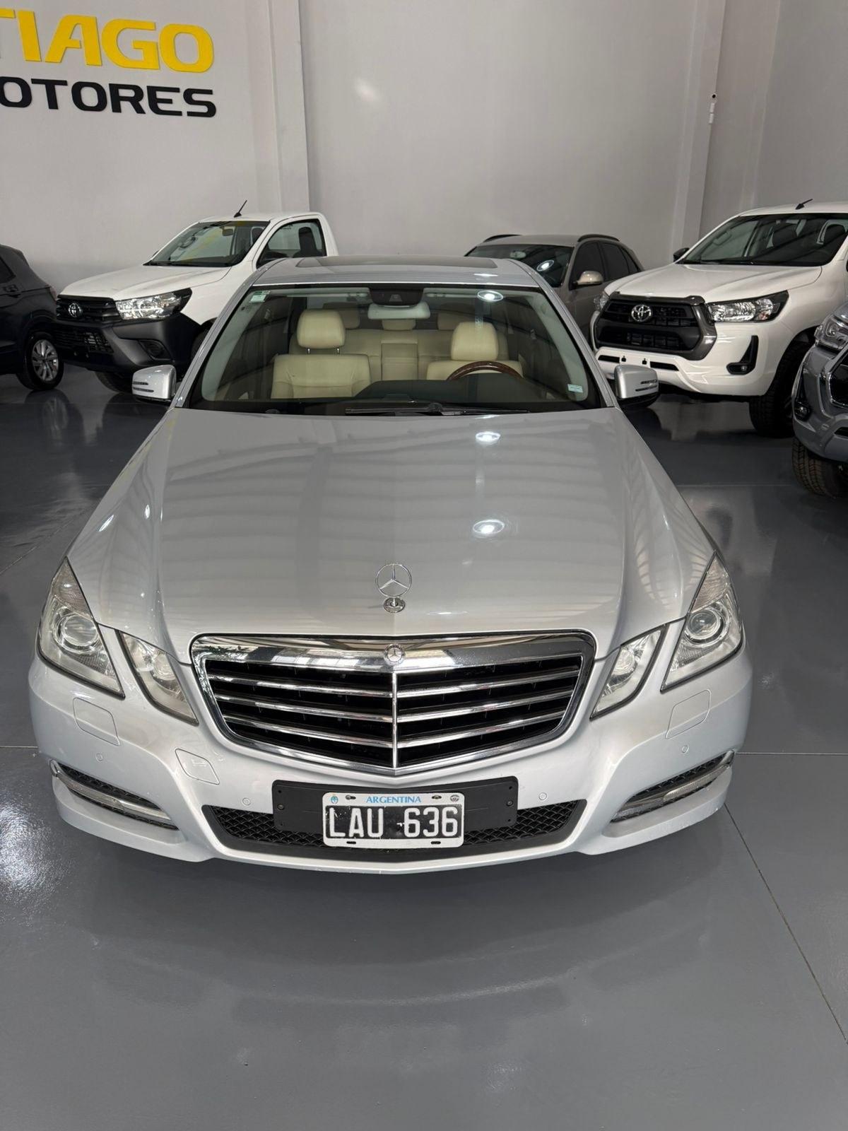 Foto de MERCEDES BENZ E E250 CGI BLUE EFFICIENCY 2012, color gris, en San Juan