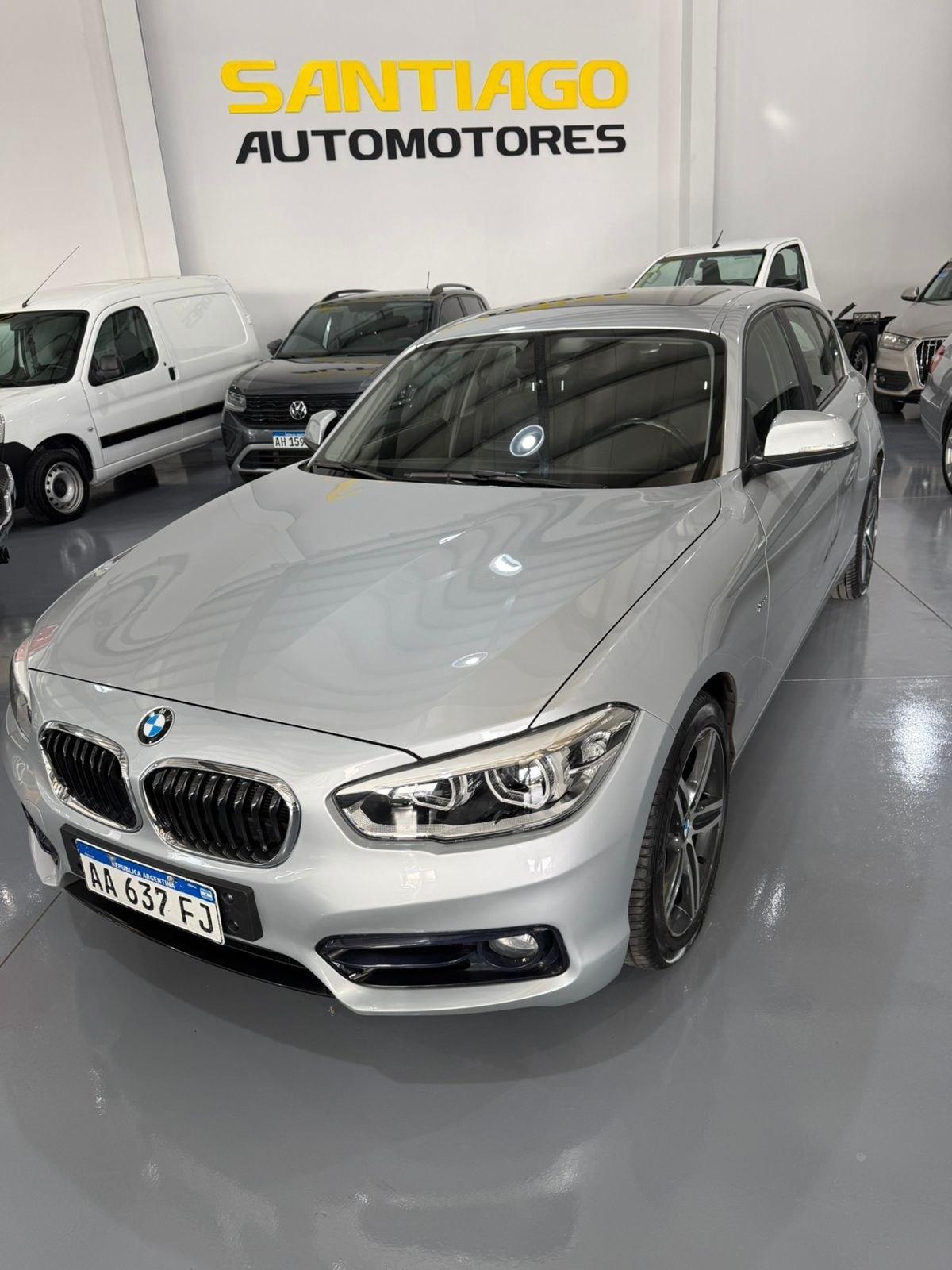 Foto de BMW 120 120I	SPORT 2016, color plata, en San Juan