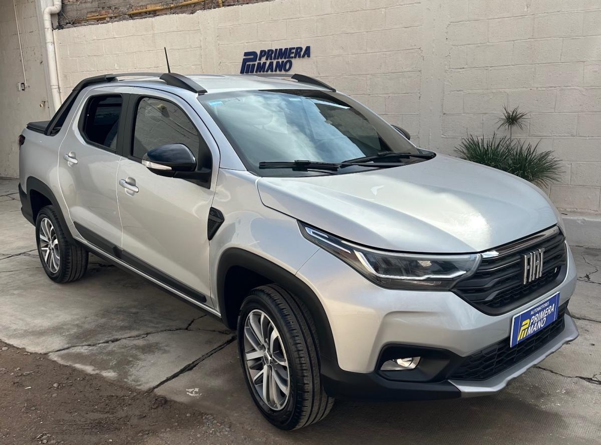 Foto de FIAT STRADA Volcano 2024, color gris, en San Juan