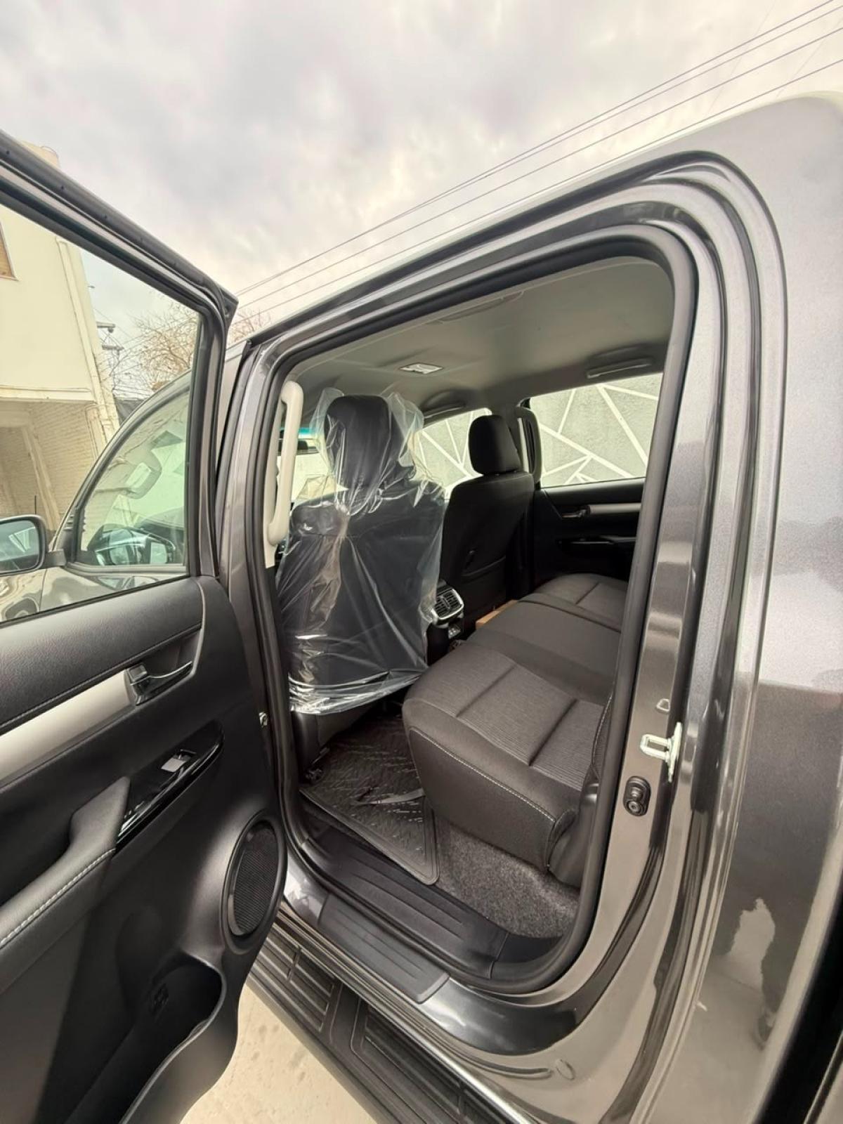 Foto de TOYOTA HILUX SRV AT 2026, color gris, en San Juan