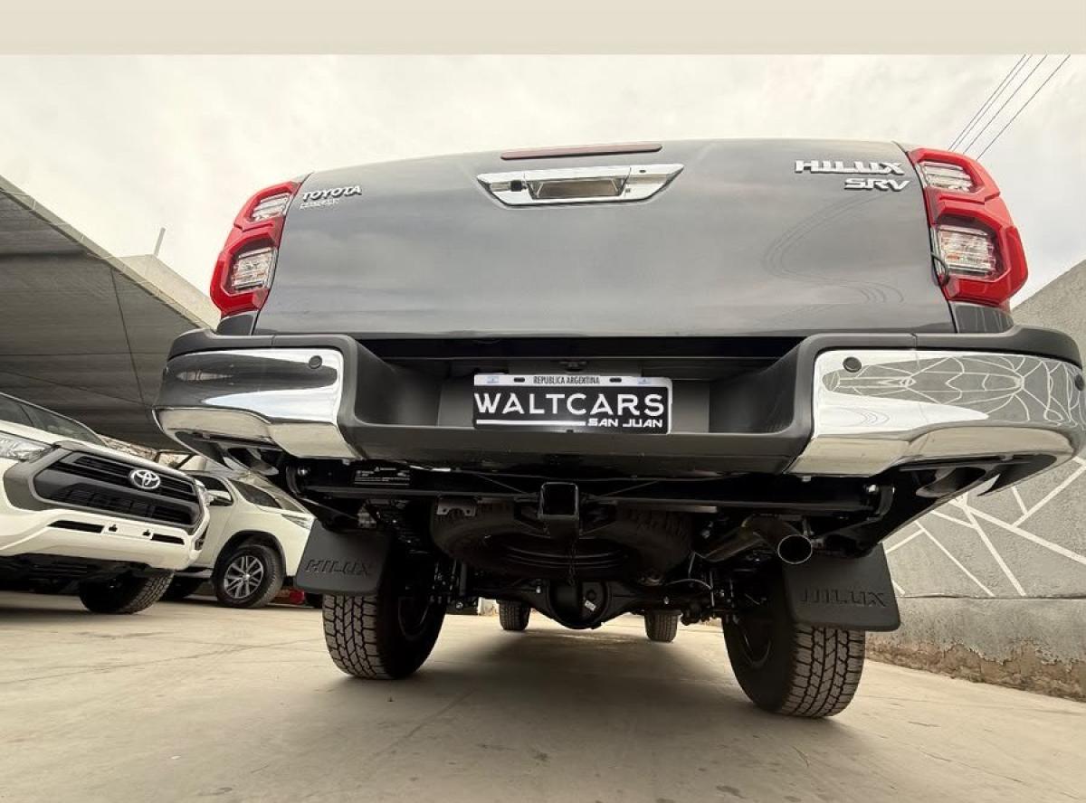 Foto de TOYOTA HILUX SRV AT 2026, color gris, en San Juan