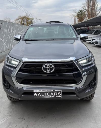 Foto de TOYOTA HILUX SRV AT 2026, color gris, en San Juan