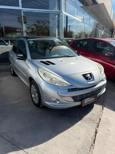 Foto de PEUGEOT 207 COMPACT XT 1,6 5PTAS 2011, color gris, en San Juan