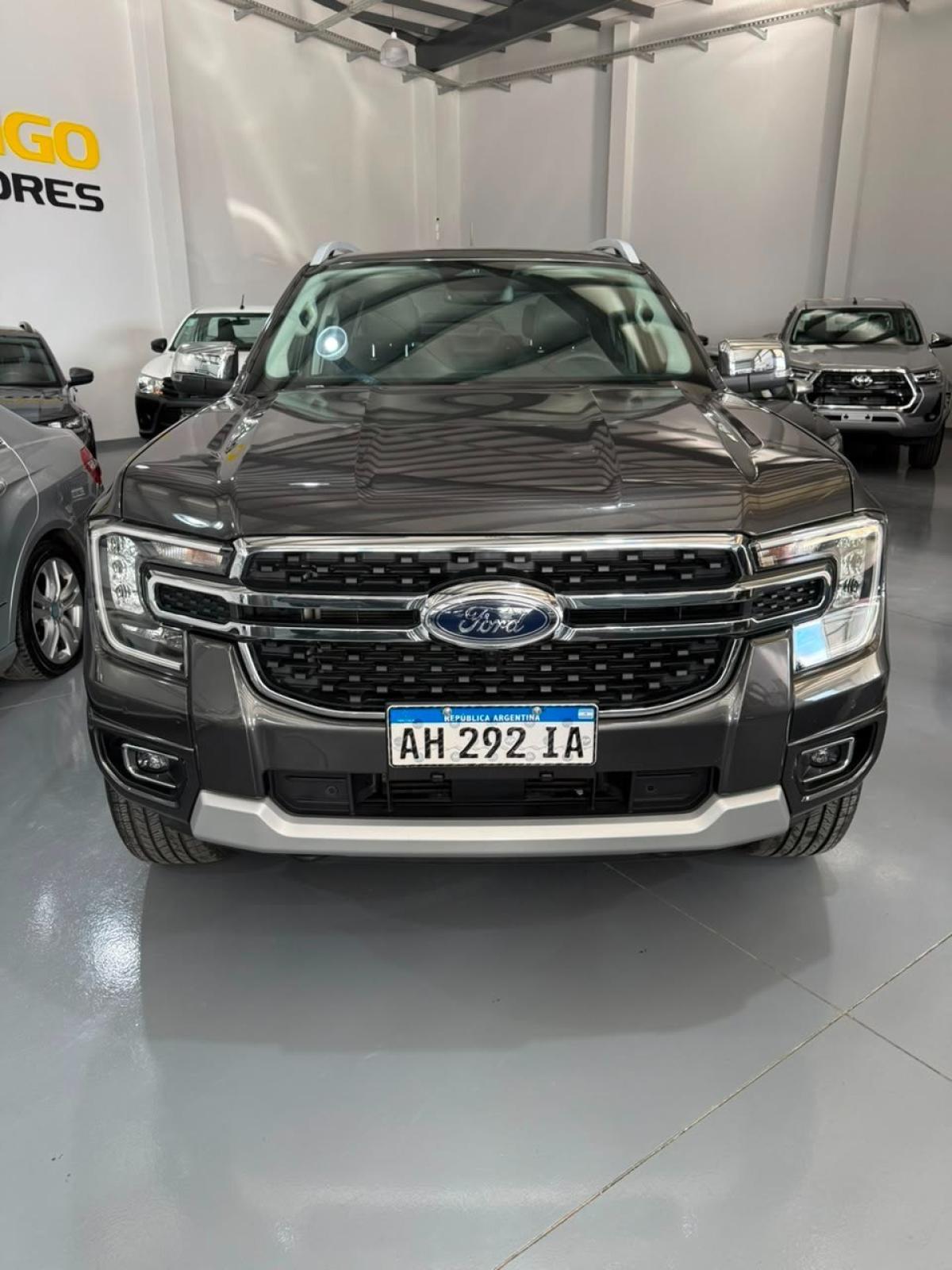 Foto de FORD RANGER V6 LIMITED PLUS 2025, color gris, en San Juan