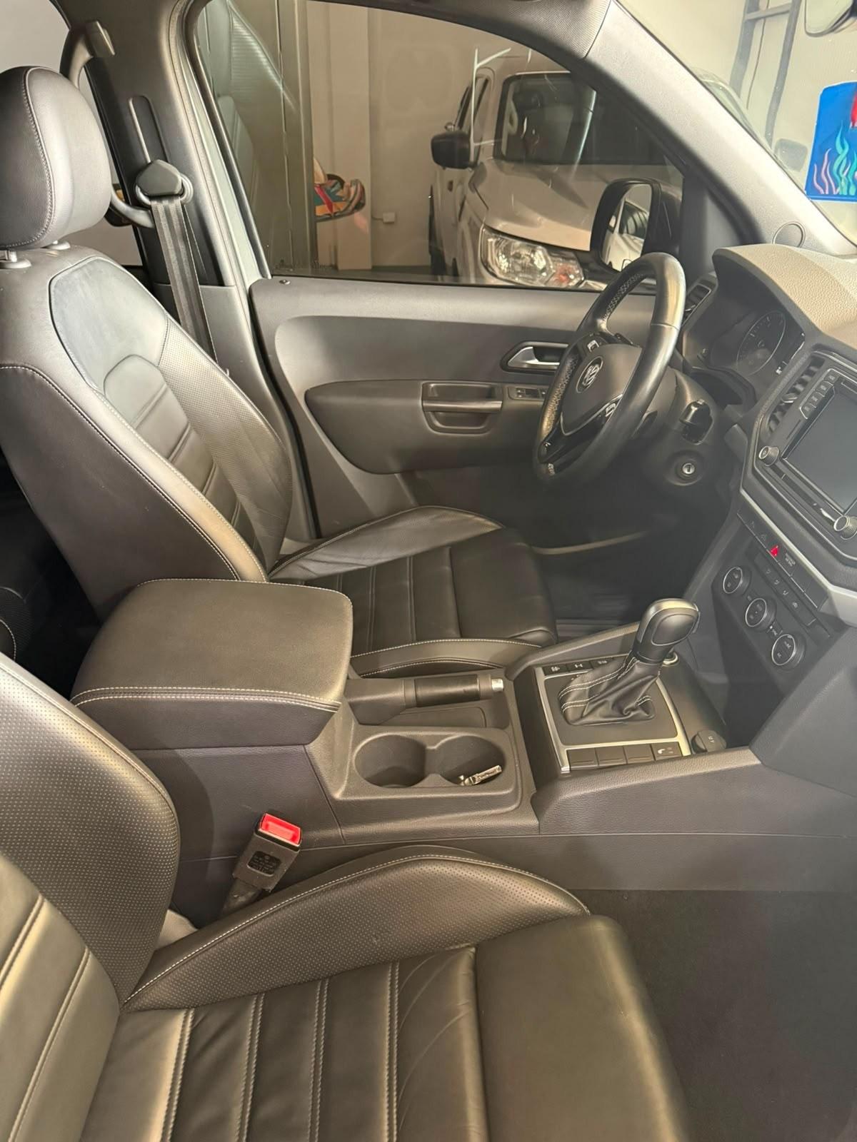 Foto de VOLKSWAGEN AMAROK DC V6 EXTREME 3,0L 2023, color gris, en San Juan