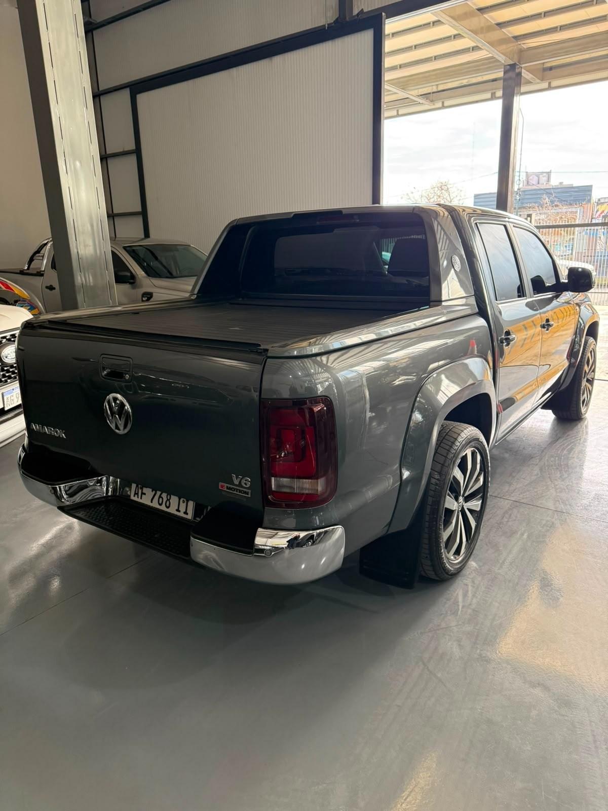 Foto de VOLKSWAGEN AMAROK DC V6 EXTREME 3,0L 2023, color gris, en San Juan