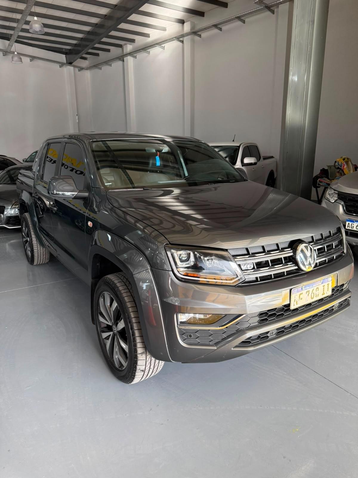 Foto de VOLKSWAGEN AMAROK DC V6 EXTREME 3,0L 2023, color gris, en San Juan