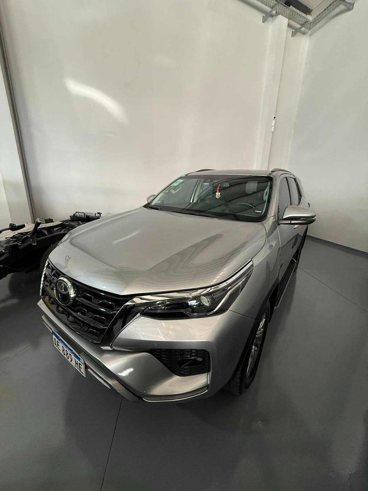Foto de TOYOTA SW4 SRX A/T 7 ASIENTOS 2021, color gris, en San Juan