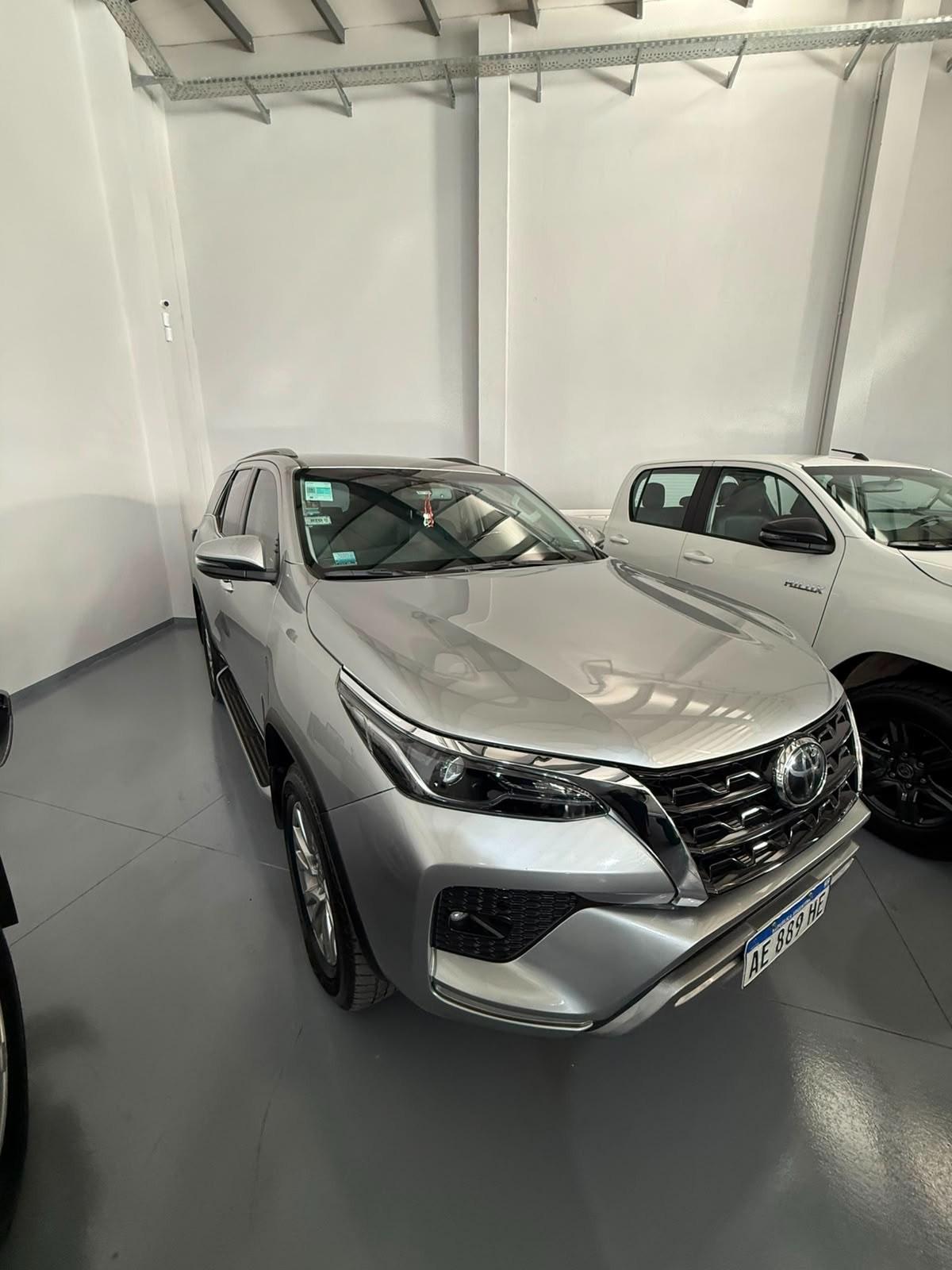 Foto de TOYOTA SW4 SRX A/T 7 ASIENTOS 2021, color gris, en San Juan