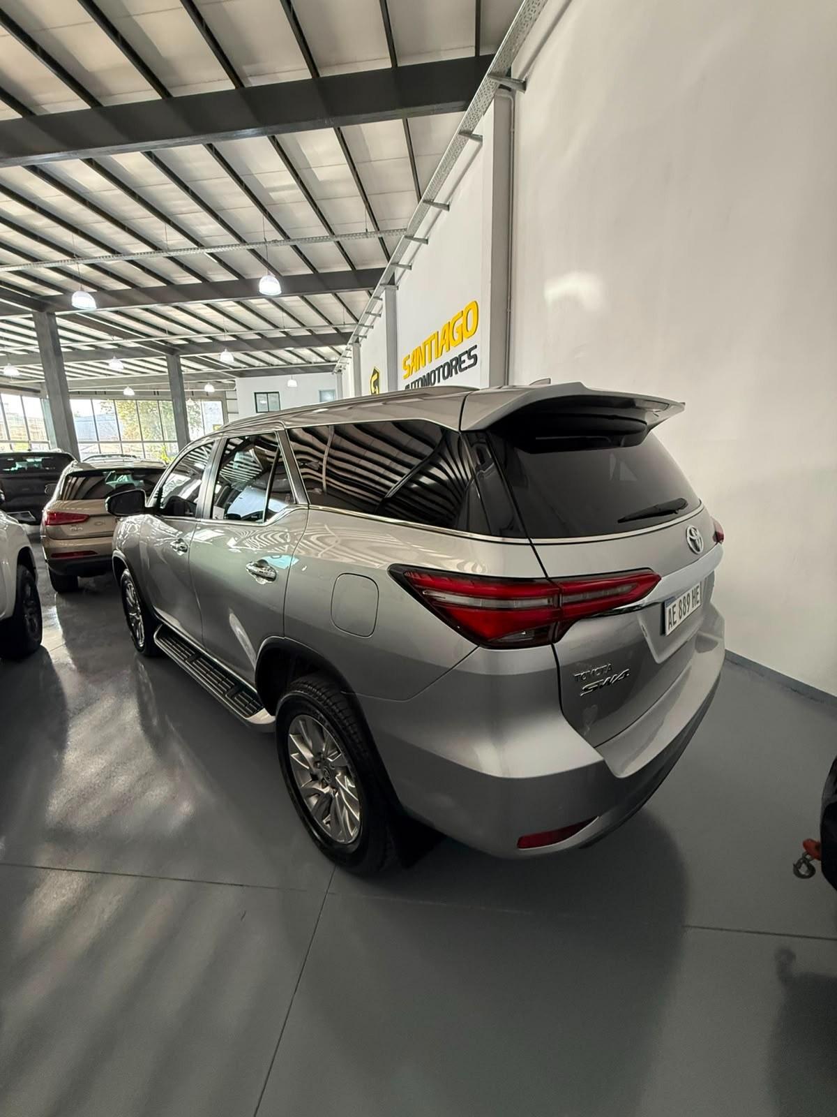 Foto de TOYOTA SW4 SRX A/T 7 ASIENTOS 2021, color gris, en San Juan