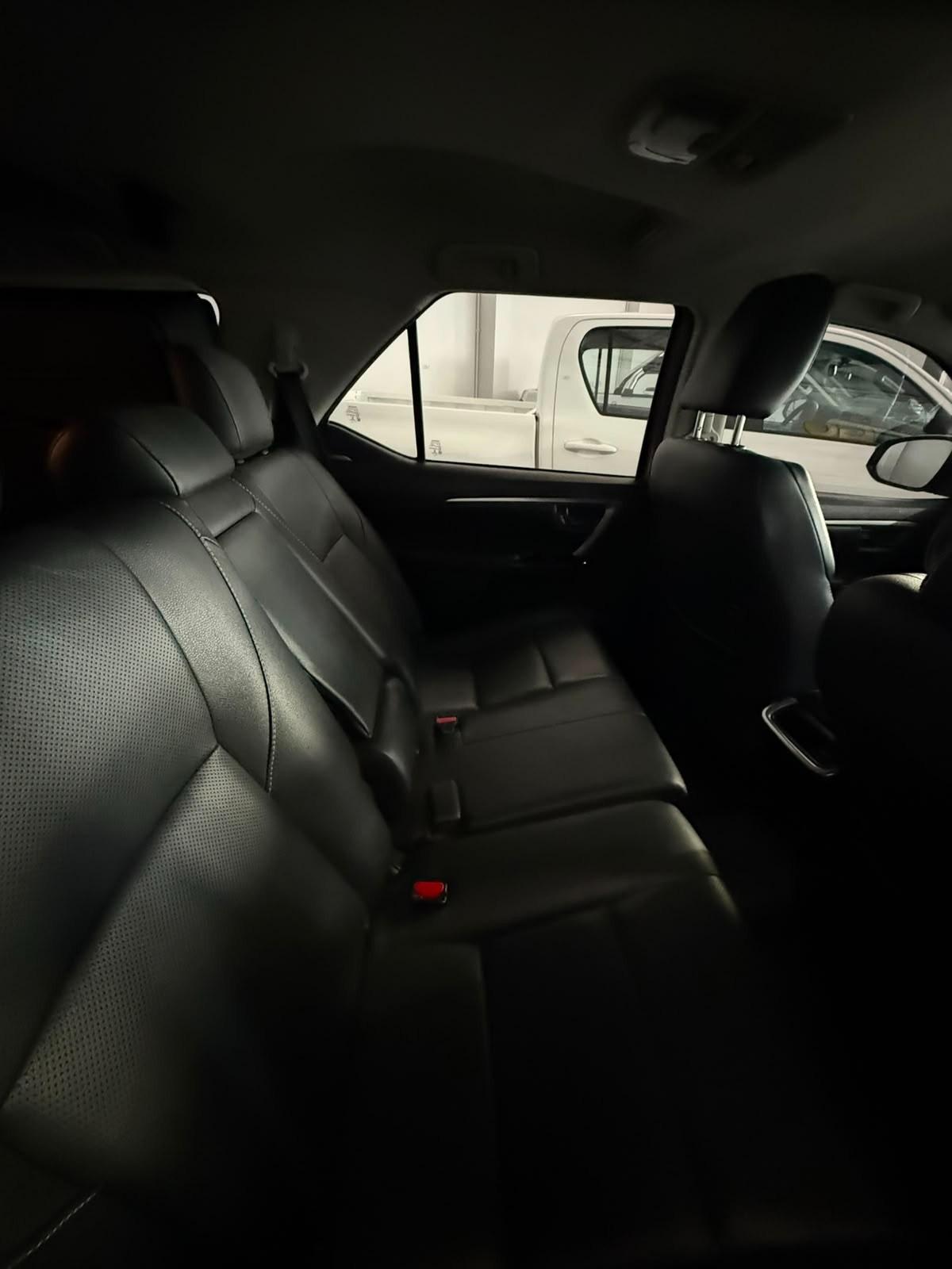 Foto de TOYOTA SW4 SRX A/T 7 ASIENTOS 2021, color gris, en San Juan