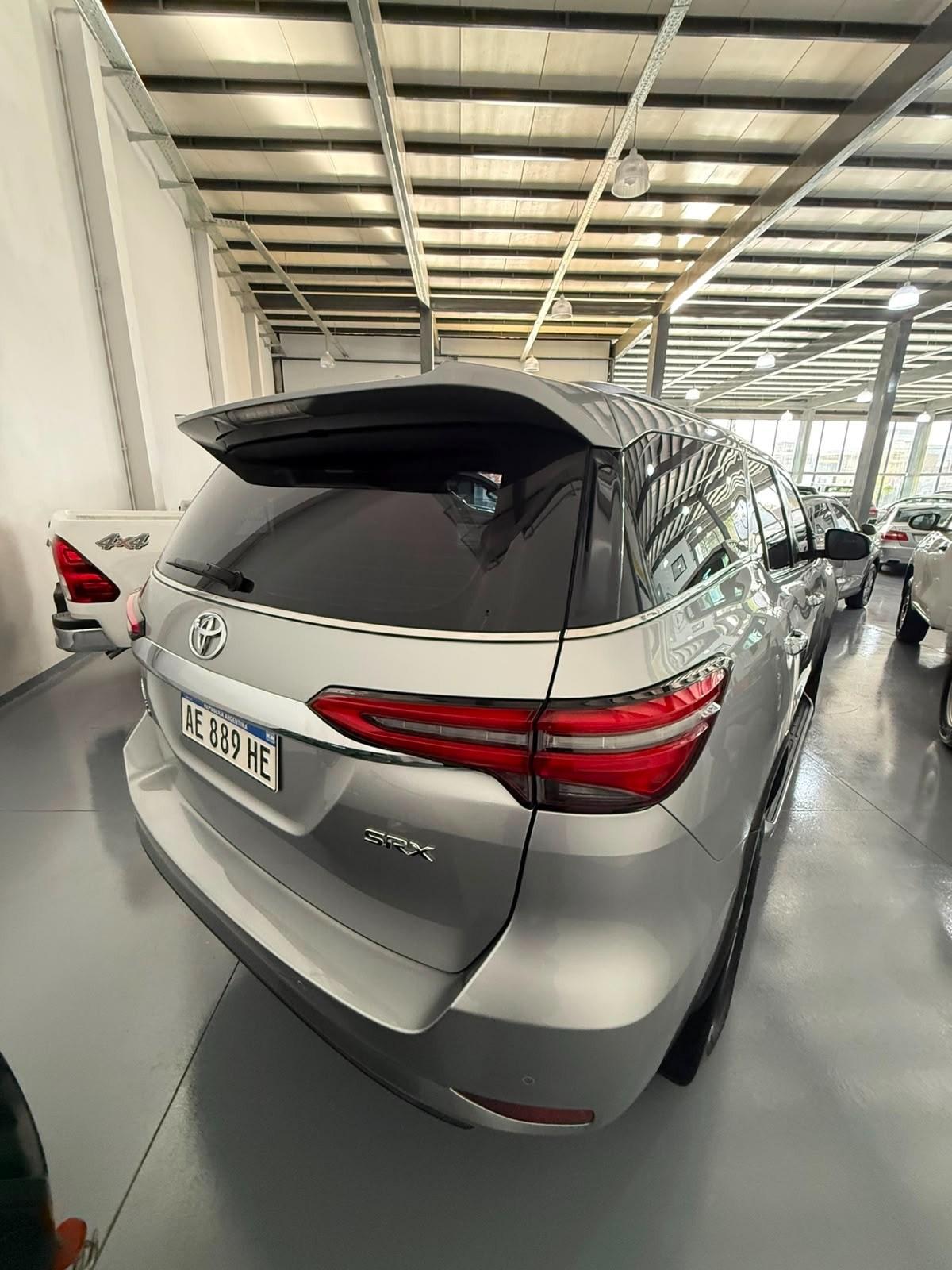Foto de TOYOTA SW4 SRX A/T 7 ASIENTOS 2021, color gris, en San Juan