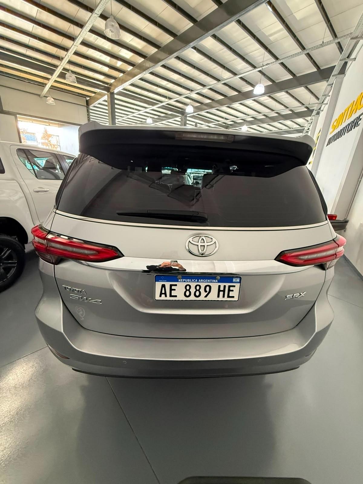 Foto de TOYOTA SW4 SRX A/T 7 ASIENTOS 2021, color gris, en San Juan
