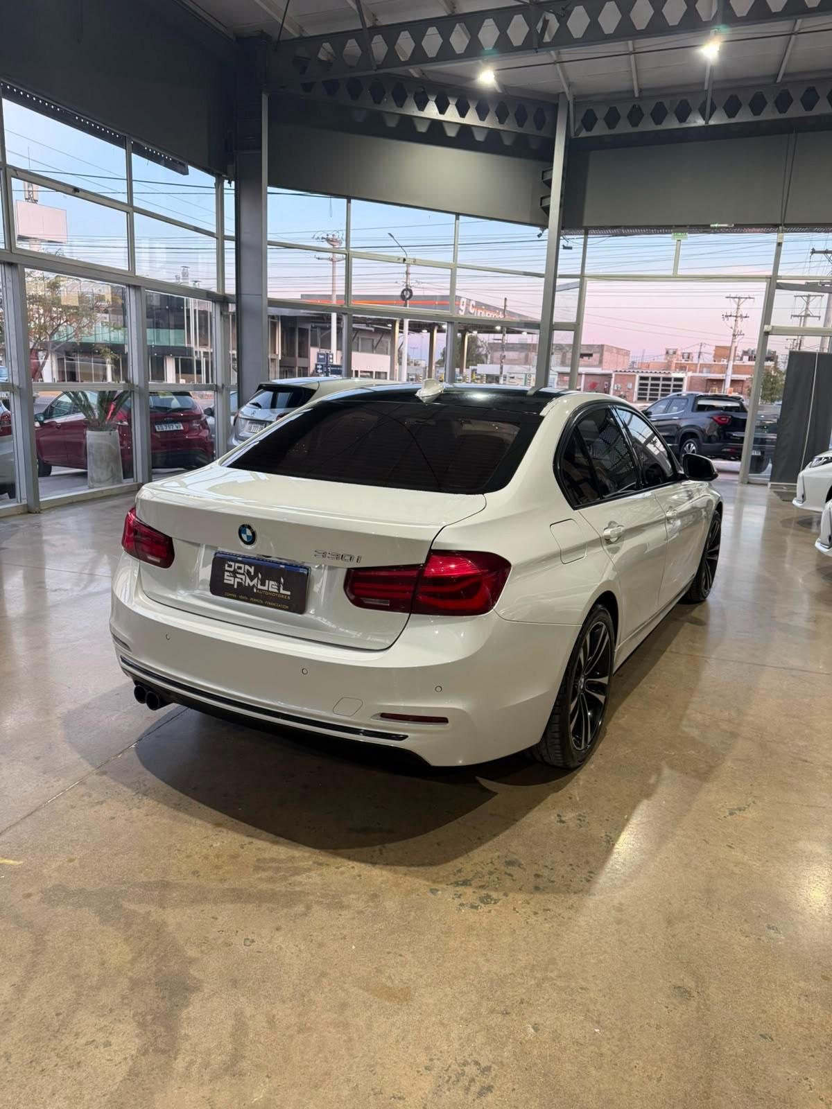 Foto de BMW 330 330I SEDAN 4PTAS SPORT 2019, color blanco, en San Juan