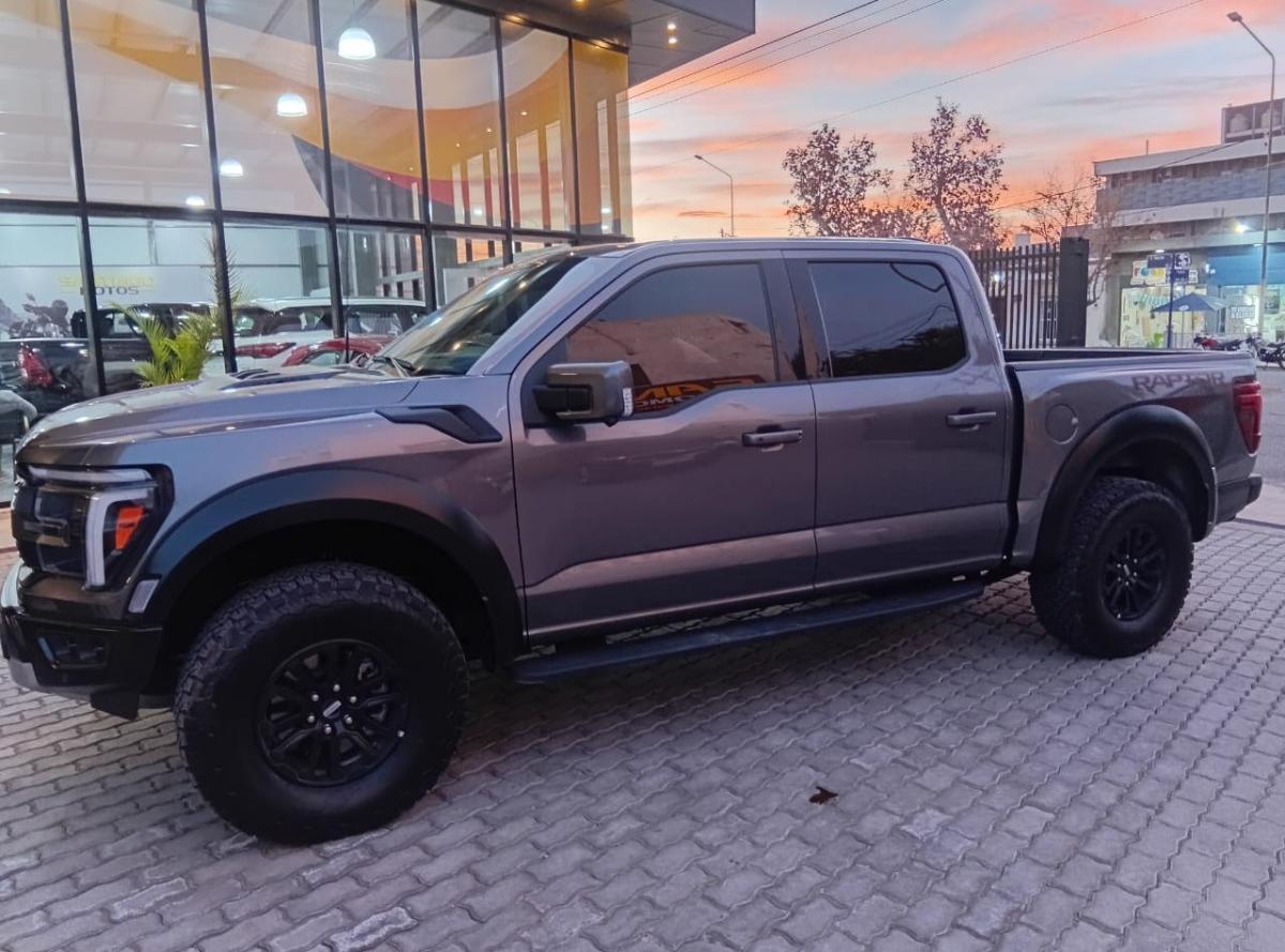 Foto de FORD F-150 RAPTOR 3.5L V6 ECOBOOST 4X4 AT 2025, color gris, en San Juan