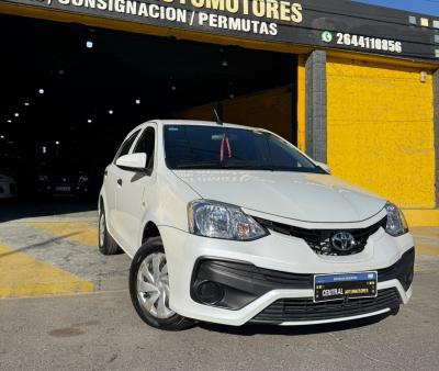 Foto de TOYOTA ETIOS x 1.5 2023, color blanco, en San Juan