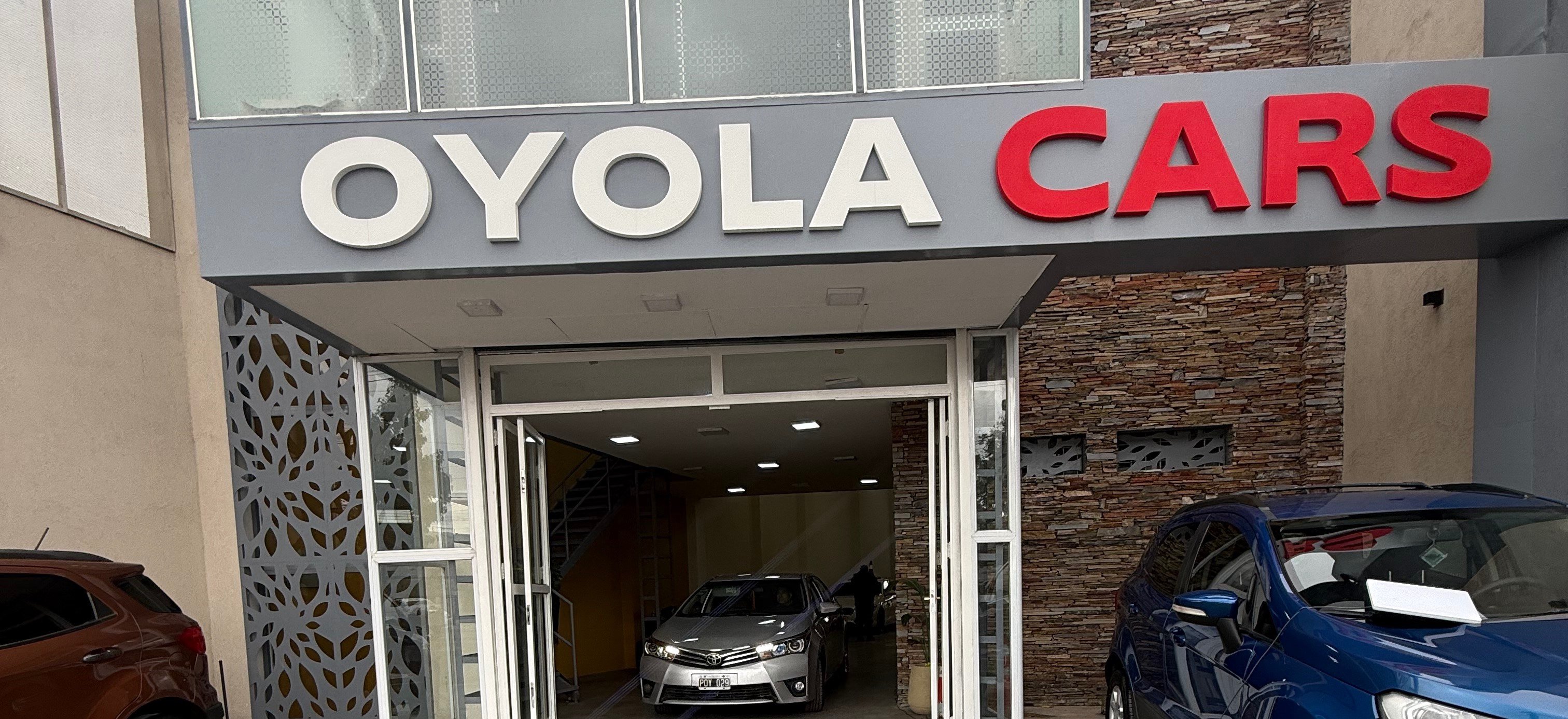 Imagen de portada de Oyola Cars